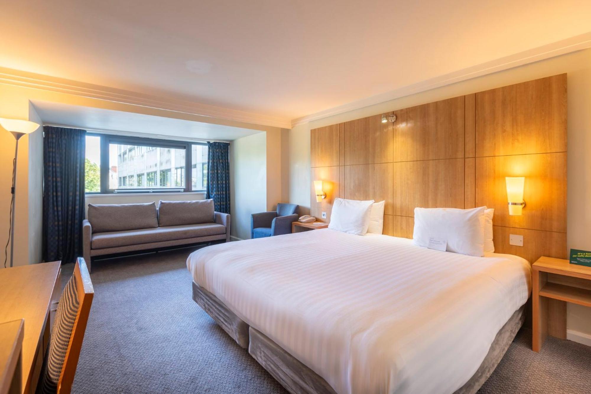 Holiday Inn Cardiff City By Ihg Exterior foto