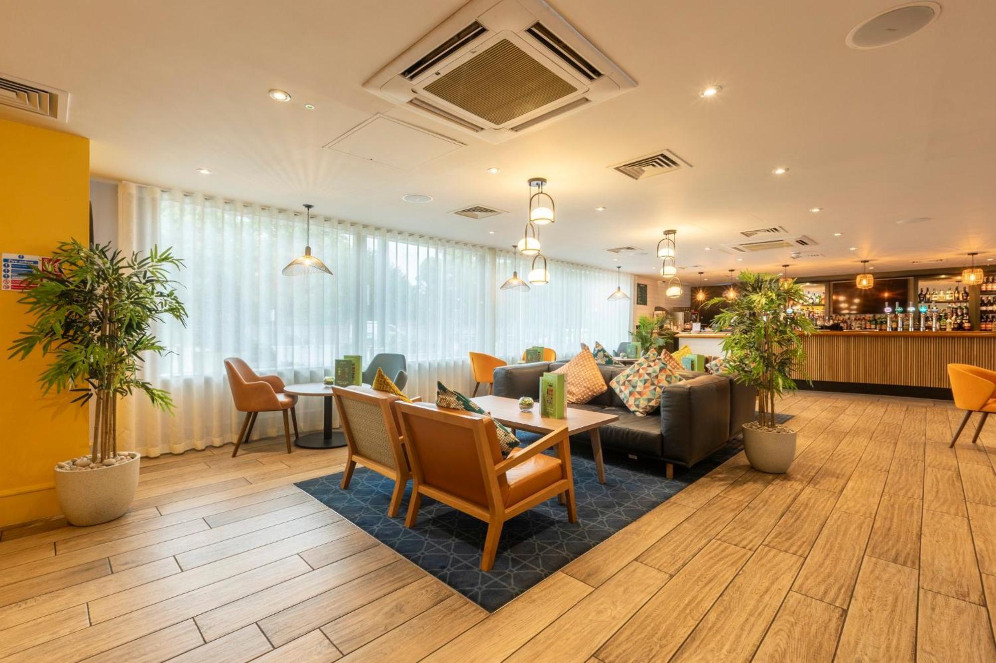 Holiday Inn Cardiff City By Ihg Exterior foto