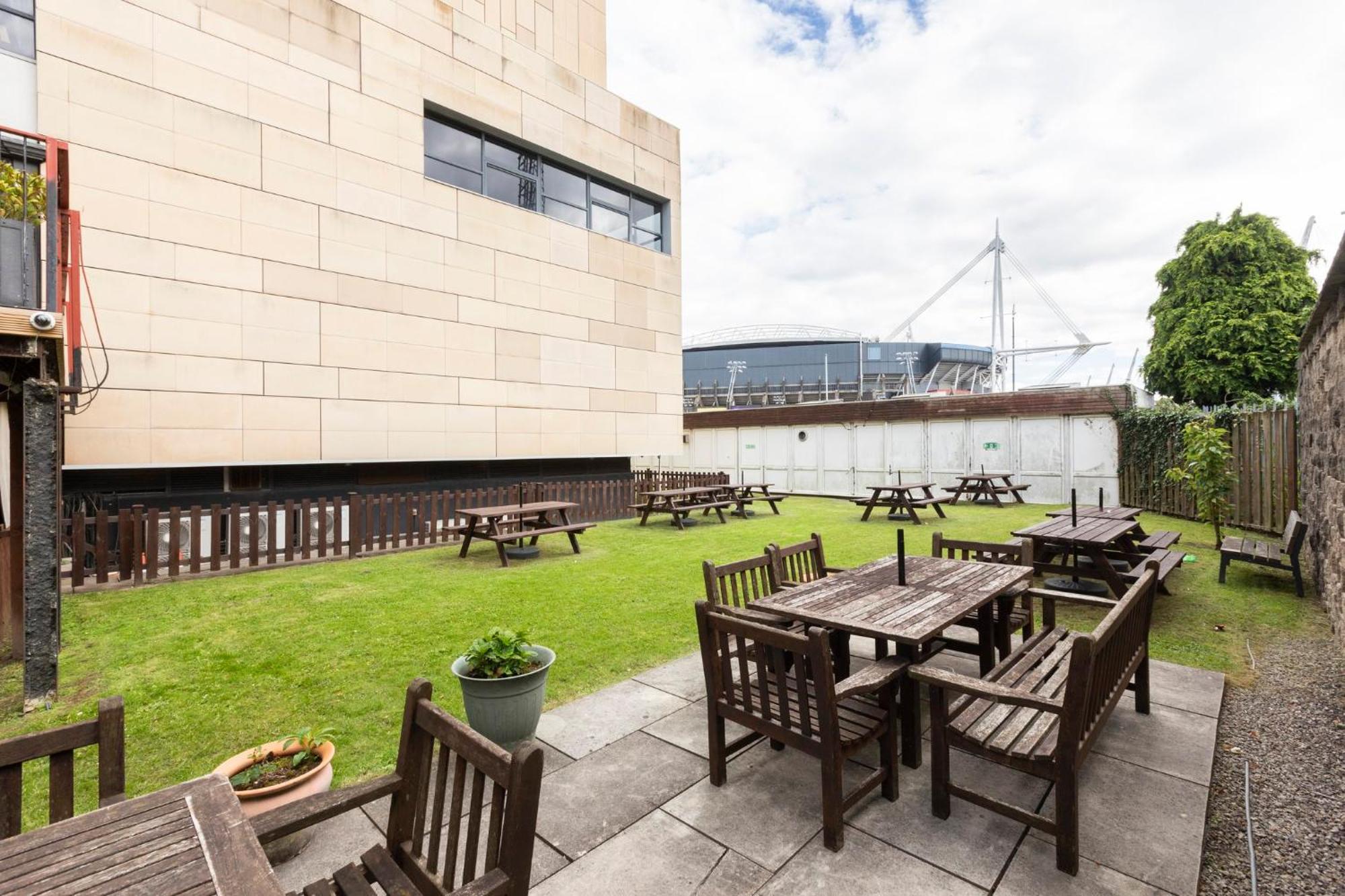 Holiday Inn Cardiff City By Ihg Exterior foto