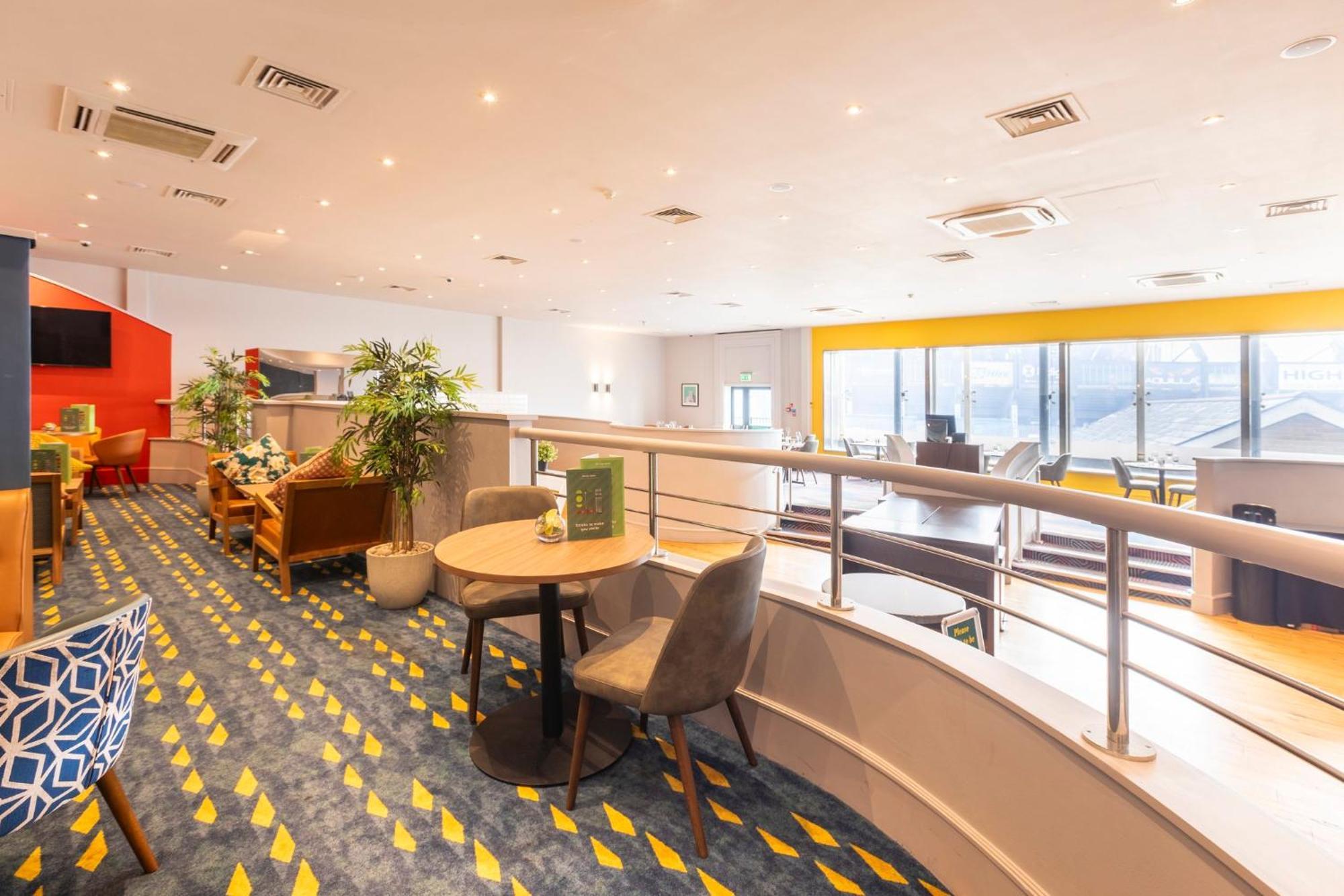 Holiday Inn Cardiff City By Ihg Exterior foto
