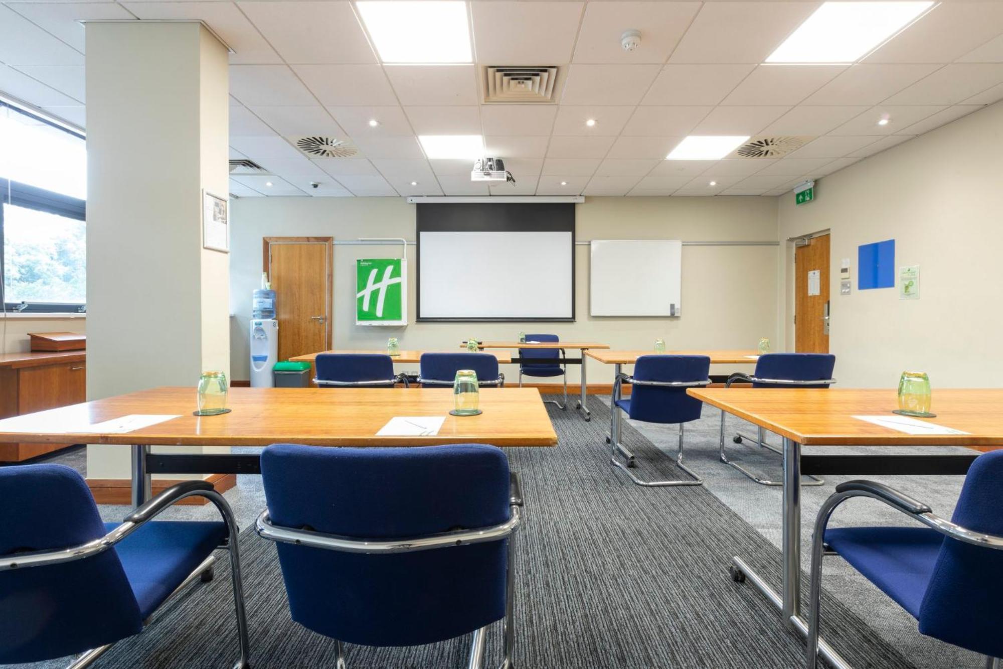 Holiday Inn Cardiff City By Ihg Exterior foto