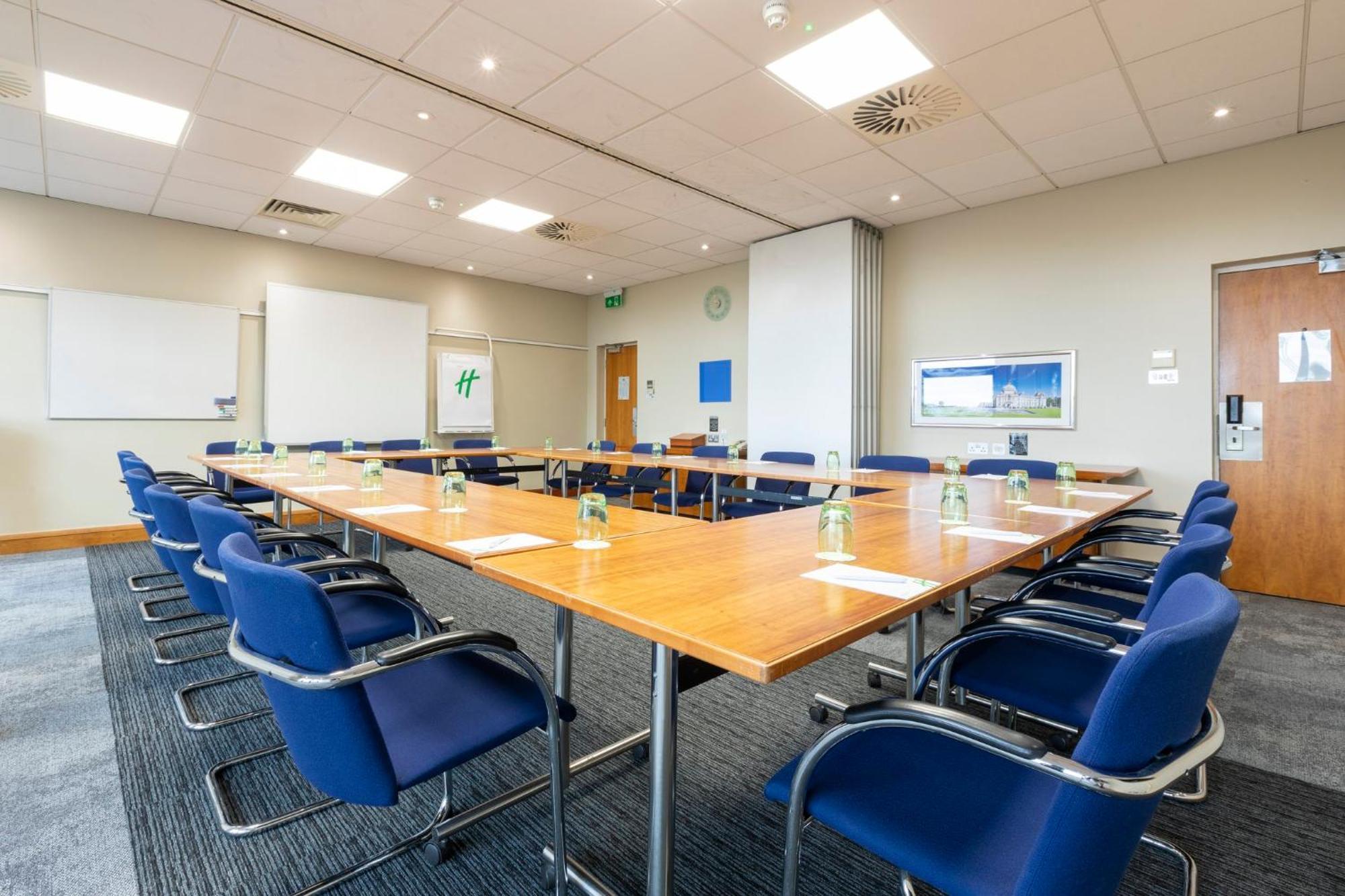Holiday Inn Cardiff City By Ihg Exterior foto
